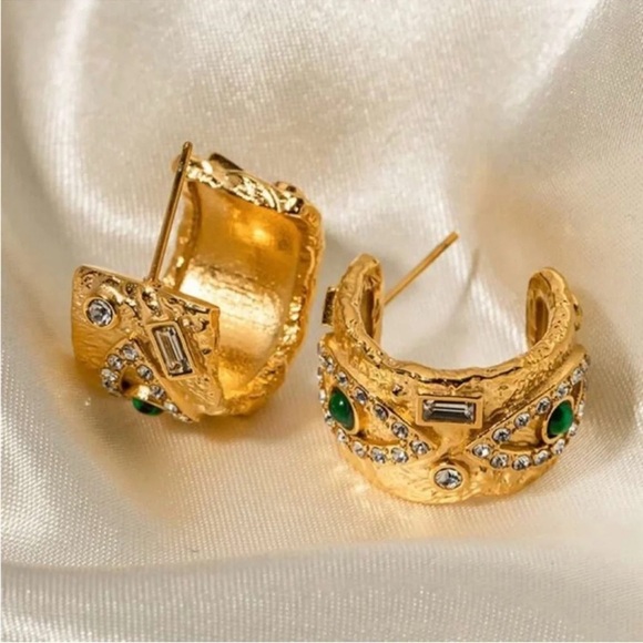 Gorgeous Hammered Protector Eyes Studded C Shaped Hoop Stud Earrings - Picture 2 of 2